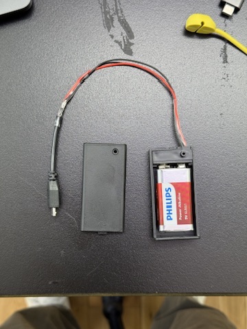 photo of 9V battery case with switch, with case open